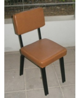 Μεταλλική καρέκλα με δερματίνη πλάτη/κάθισμα